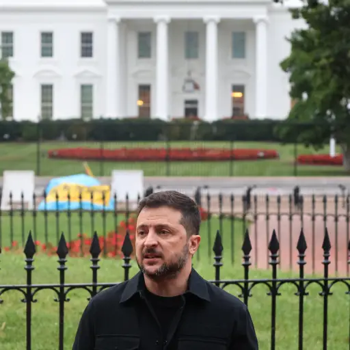 El presidente de Ucrania, Volodímir Zelenski, ante la Casa Blanca en agosto de 2025 , EFE/ Octavio Guzmán