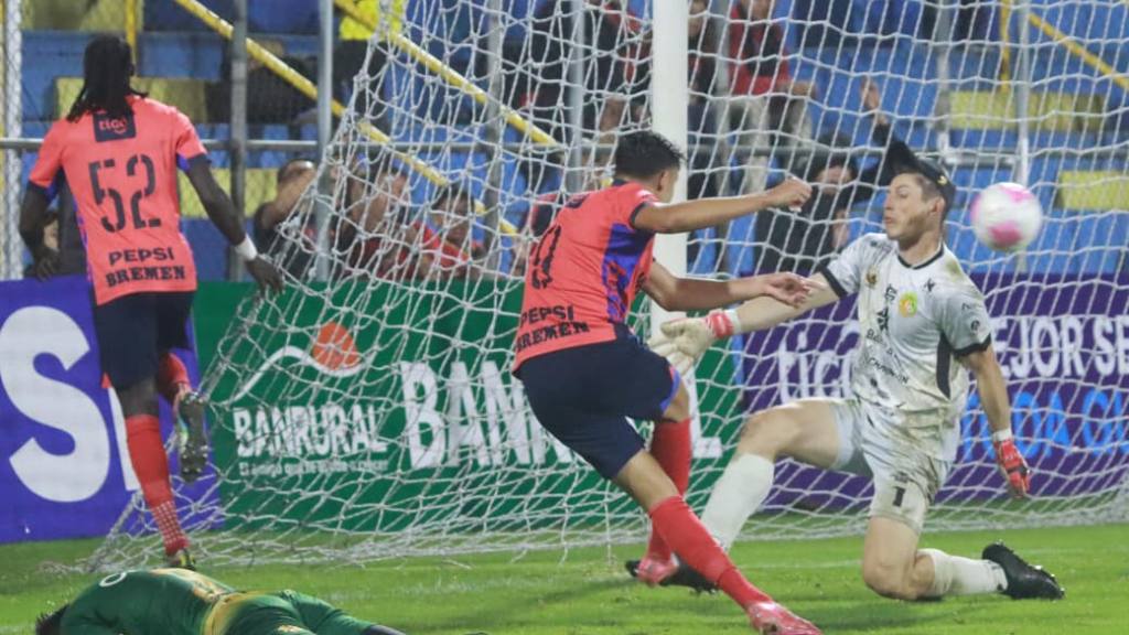Partido entre Municipal y Marquense | Alex Meoño