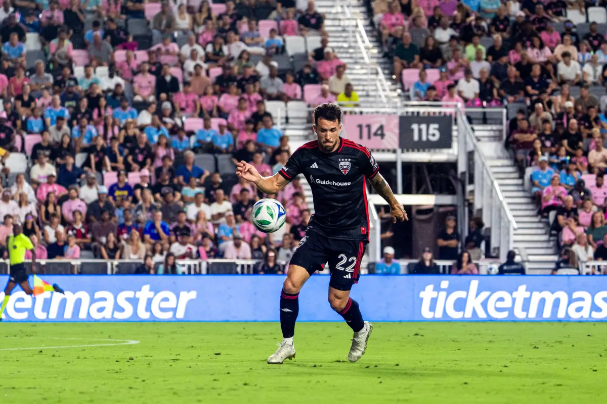 Aaron Herrera en el partido entre Inter Miami y DC United - DC United