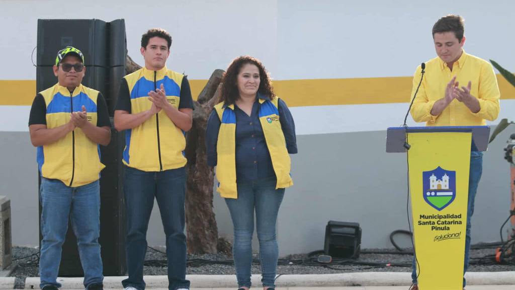 Inauguran piscina en polideportivo de Santa Catarina Pinula | Álex Meoño