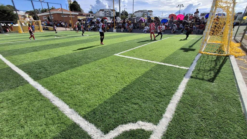 Inauguran piscina en polideportivo de Santa Catarina Pinula | Álex Meoño