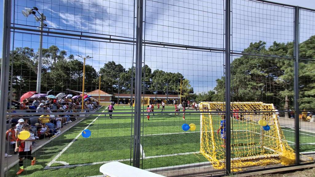 Inauguran piscina en polideportivo de Santa Catarina Pinula | Álex Meoño