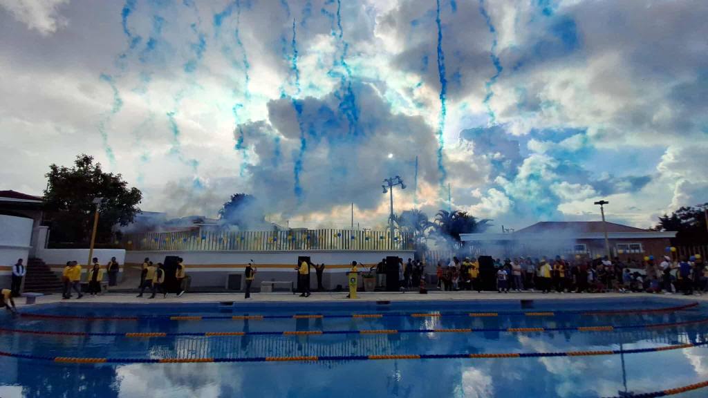 Inauguran piscina en polideportivo de Santa Catarina Pinula | Álex Meoño