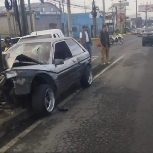 Fiscales del MP trabajan para identificar a la víctima mortal del accidente. ,PMT de Villa Nueva.