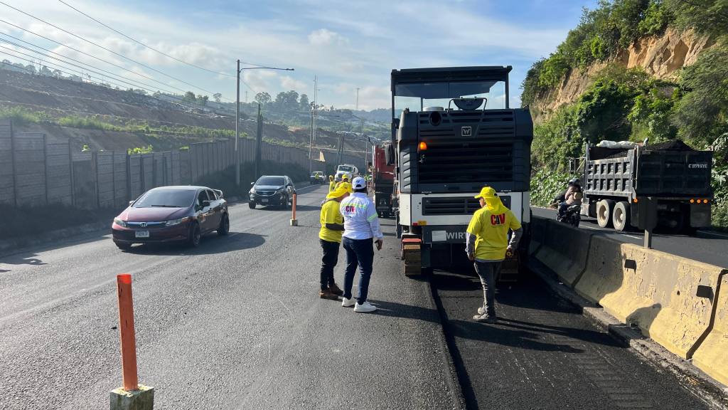 Realizan reparaciones viales en km.23.5 de ruta al Pacífico | Cortesía Dalia Santos