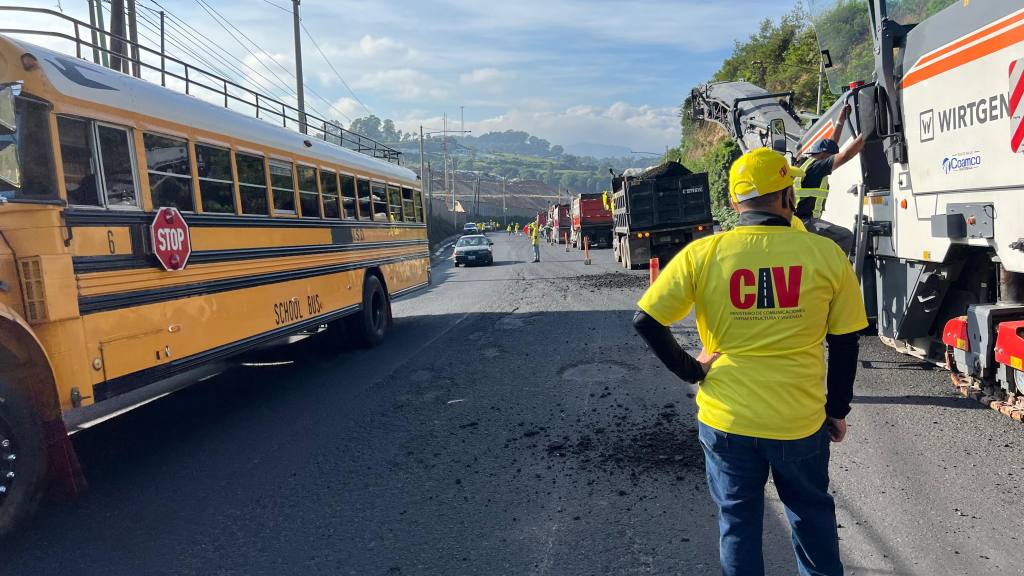 Realizan reparaciones viales en km.23.5 de ruta al Pacífico | Cortesía Dalia Santos