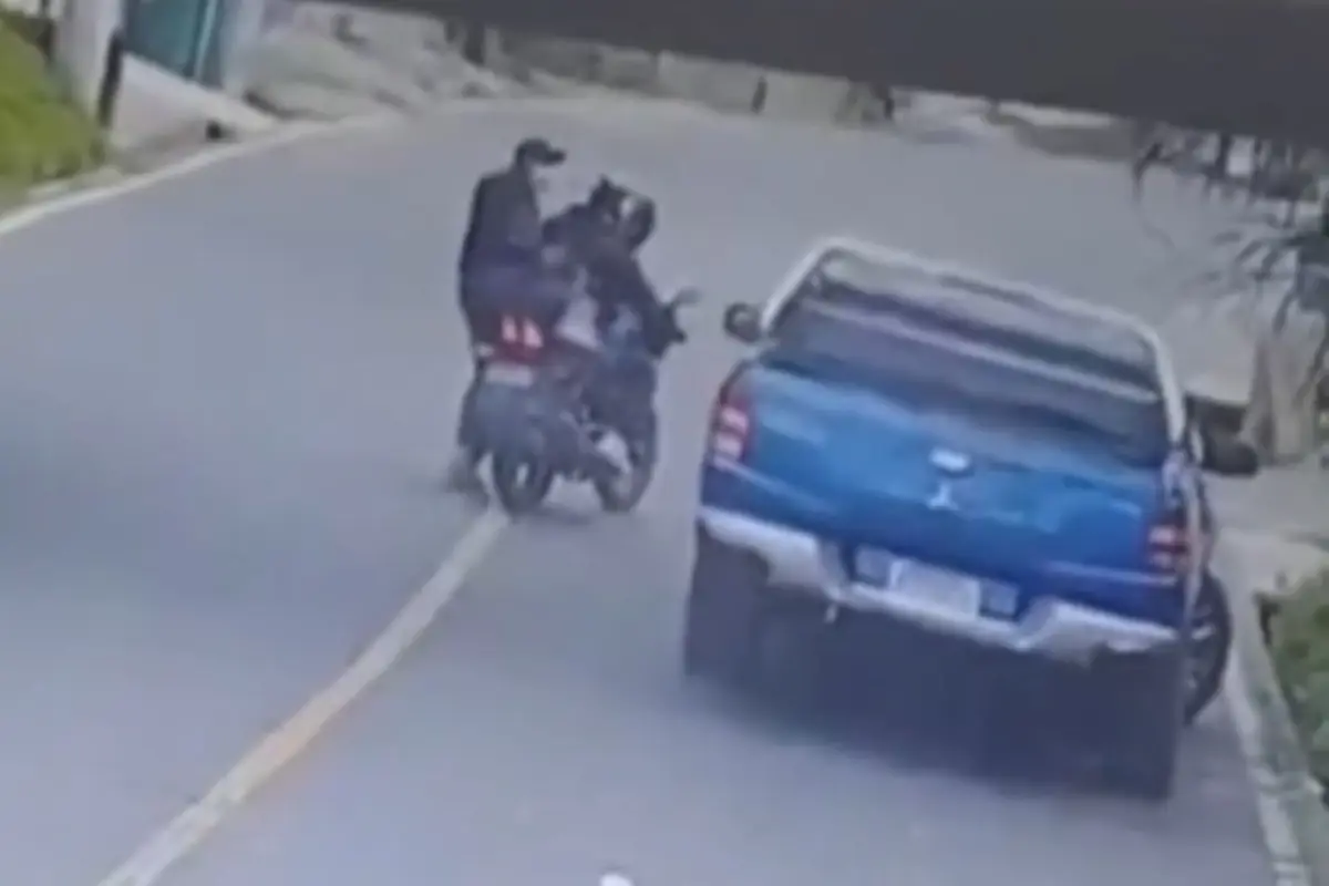 Según el número de placa, las autoridades reportaron la captura de uno de los ocupantes de la motocicleta., Captura de pantalla. 