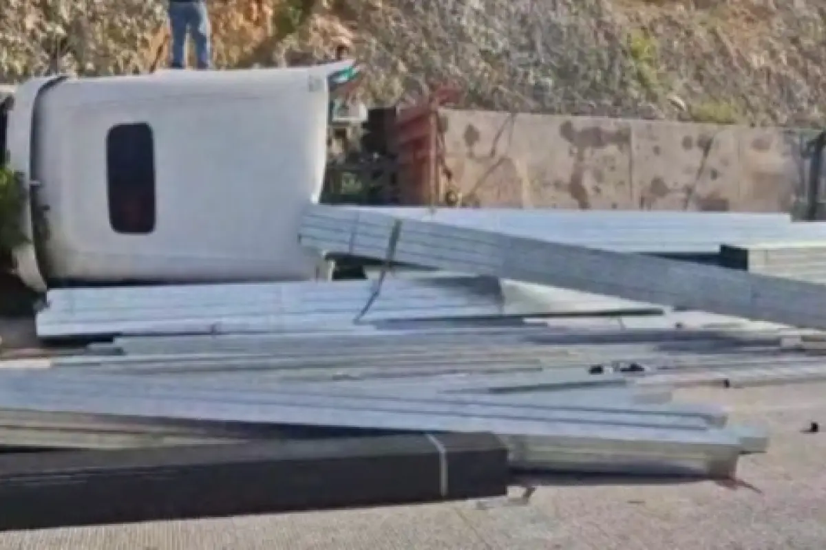 El accidente causa tránsito lento en el km. 64 de ruta al Atlántico., Cortesía. 