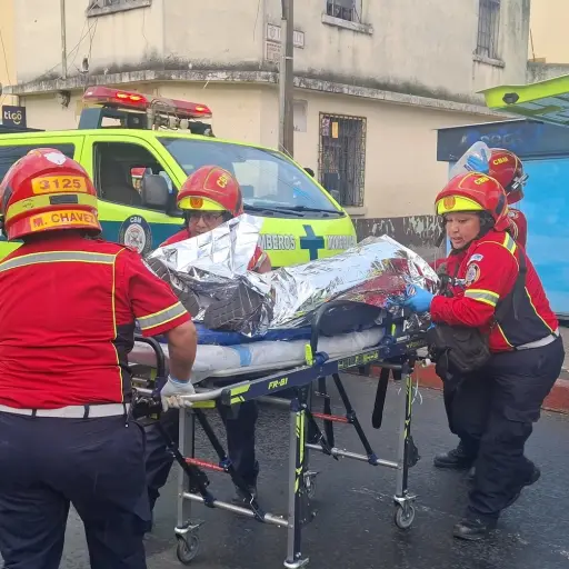 Los heridos, en estado delicado, fueron llevados al Hospital San Juan de Dios. ,Bomberos Municipales. 