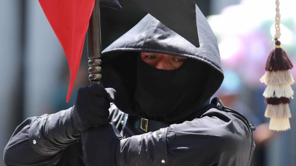 Exalumnos despiden el mes patrio con desfile en la zona 1 | Álex Meoño