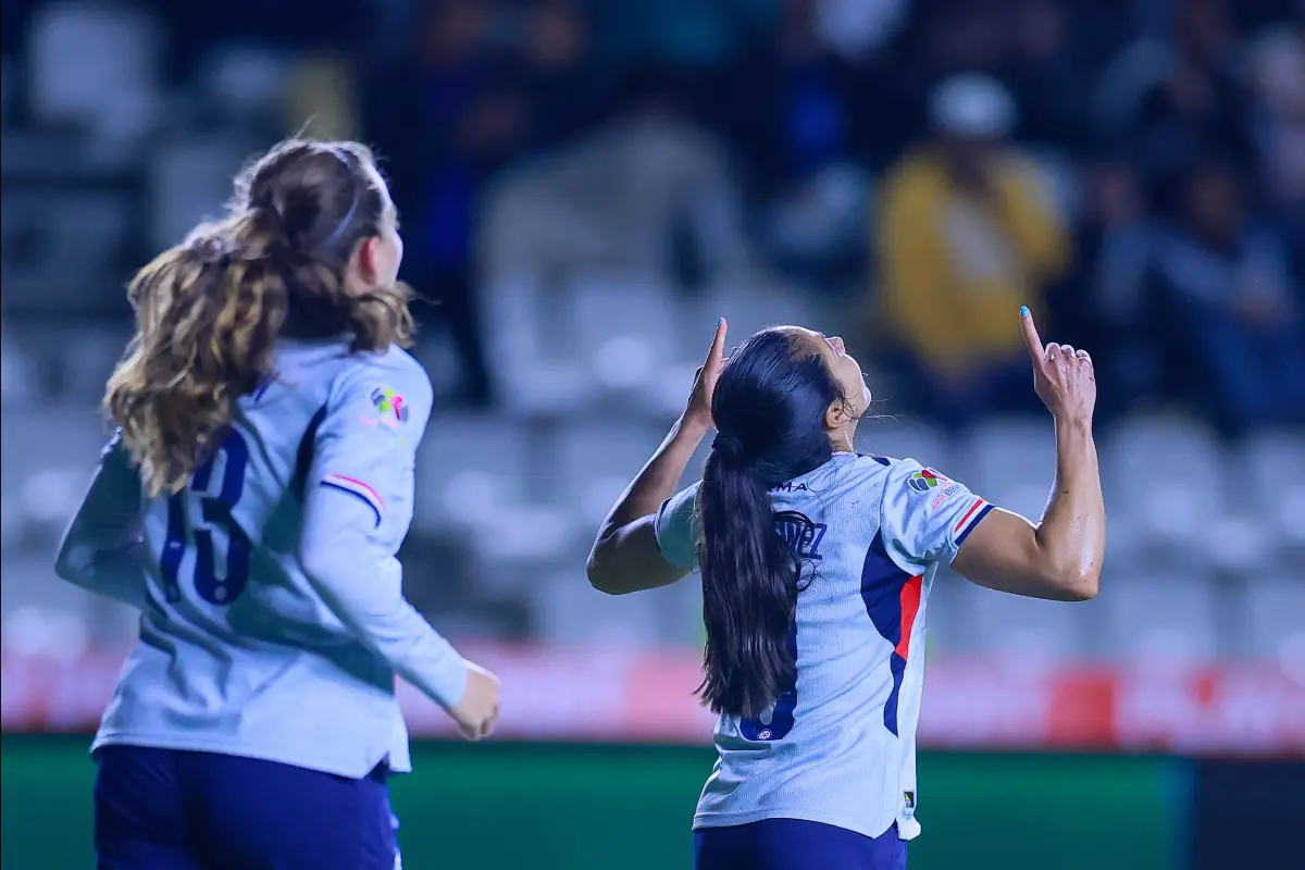 Ana Lucía Martínez celebra su gol ante Pachuca - Cruz Azul