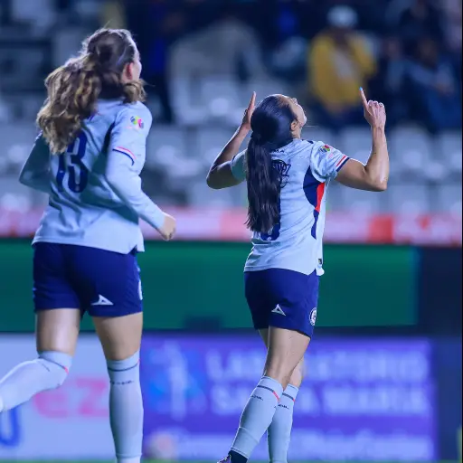 Ana Lucía Martínez celebra su gol ante Pachuca - Cruz Azul