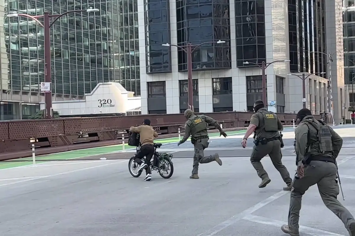  Inmigrante desafía a ICE en Chicago., Captura de pantalla video X.