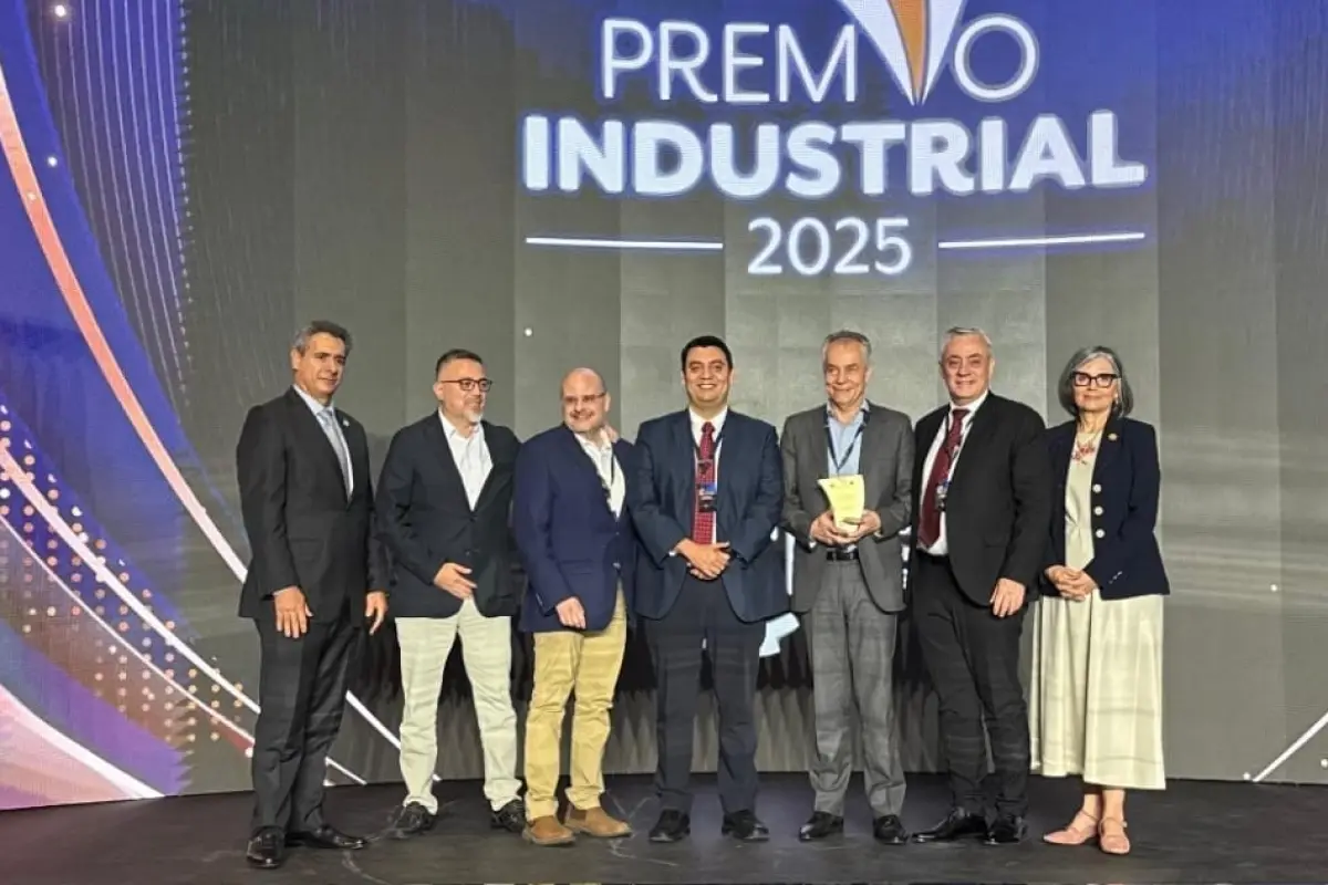 Claro recibe Premio Industrial, Cortesía