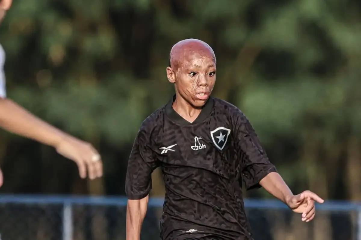 Bernardo Lopes sigue su desarrollo como futbolista en Botafogo de Brasil 
