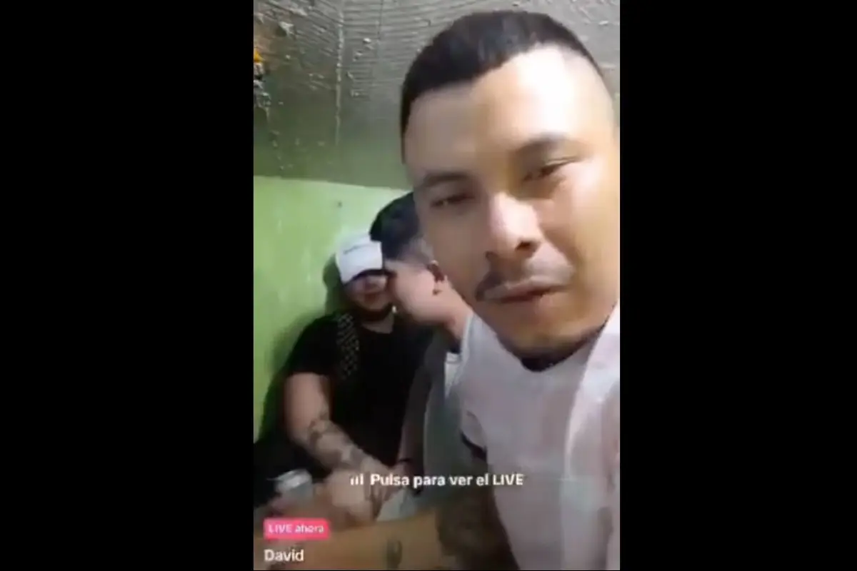 En la transmisión los privados de libertad consumen alcohol., Captura de pantalla