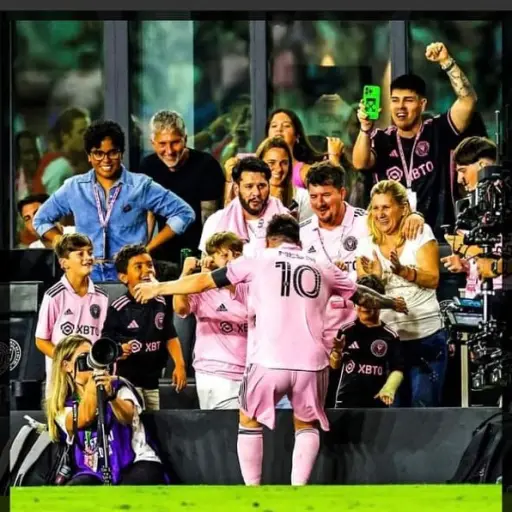 Lionel Messi celebra un gol junto a su familia - instagram @matu_messi10