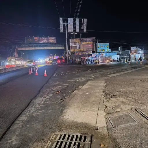 Agentes de la PMT mantienen regulación del tránsito en km 25.5, La Cuchilla, ruta que conduce a carretera a El Salvador.  ,PMT de Villa Canales