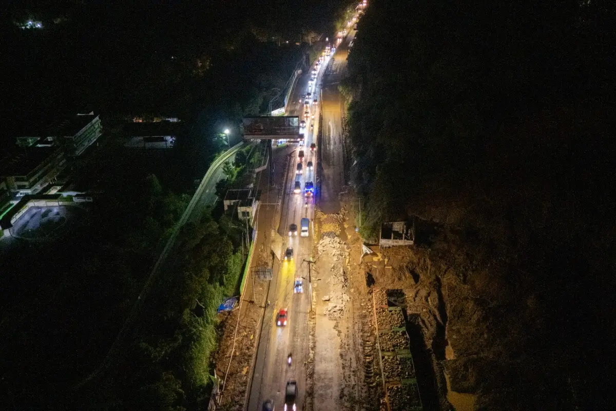 Únicamente dos carriles están habilitados en el Km. 24 de ruta a El Salvador., PMT de Fraijanes