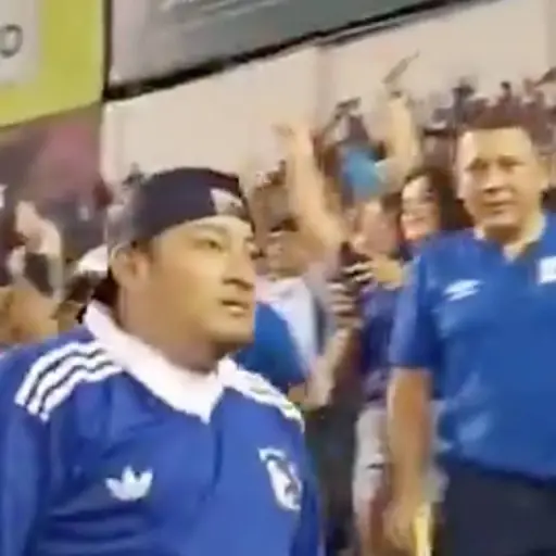 Guatemalteco en el Cuscatlán.  ,Captura de pantalla video Facebook.