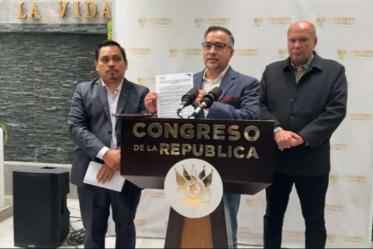 Diputados de la bancada VOS en conferencia de prensa en el Congreso el miércoles 15 de octubre de 2025., Dayana Rashón/EU