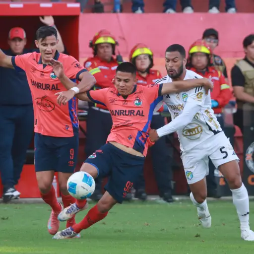 Clásico nacional disputado en El Trébol durante la primera fecha 