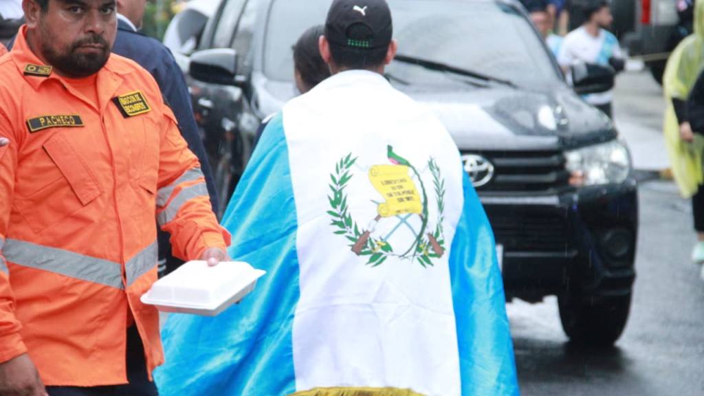 Invasión de aficionados guatemaltecos en El Salvador | Alex Meoño