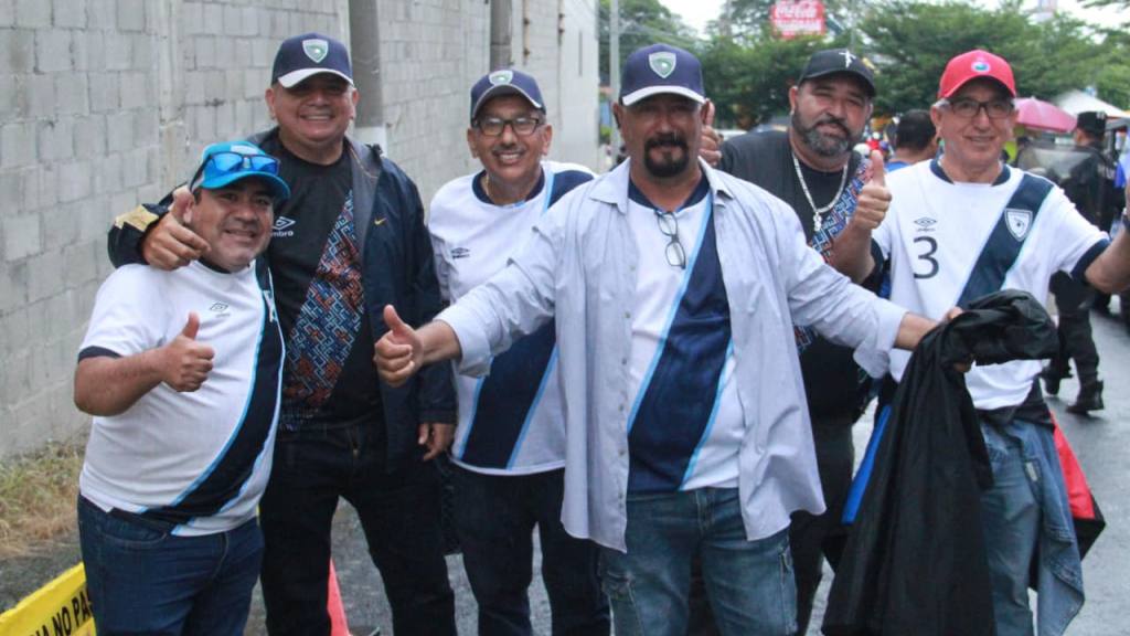 Invasión de aficionados guatemaltecos en El Salvador | Alex Meoño