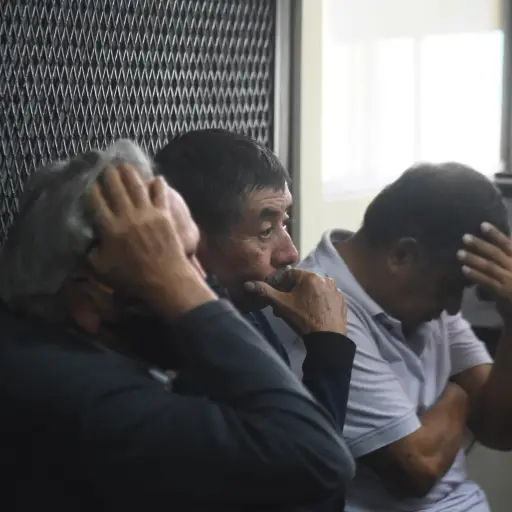 Tres de los procesados en el caso Diario Militar durante la audiencia de etapa intermedia, el 14 de octubre de 2025. ,Omar Solís/Emisoras Unidas