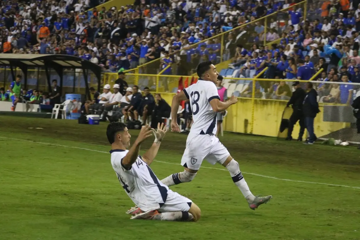 Celebración de Guatemala ante El Salvador - Alex Meoño