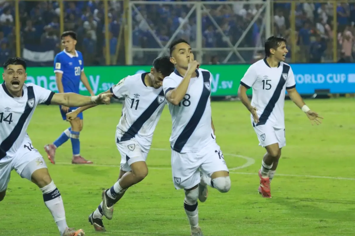 Guatemala visitó esta noche a El Salvador en el estadio Cuscatlán 