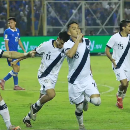 Guatemala visitó esta noche a El Salvador en el estadio Cuscatlán 