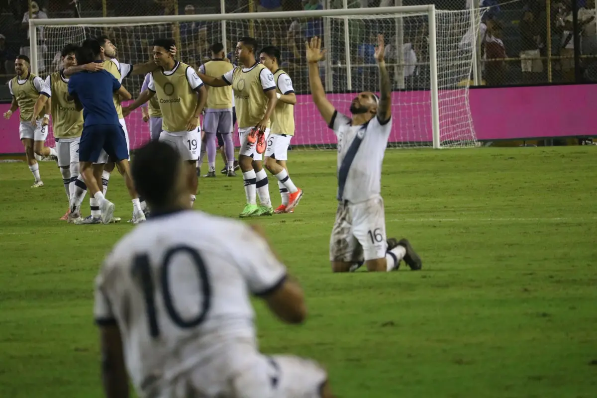Así festejó José Morales la victoria en el estadio Cuscatlán. , Alejandro Chet.