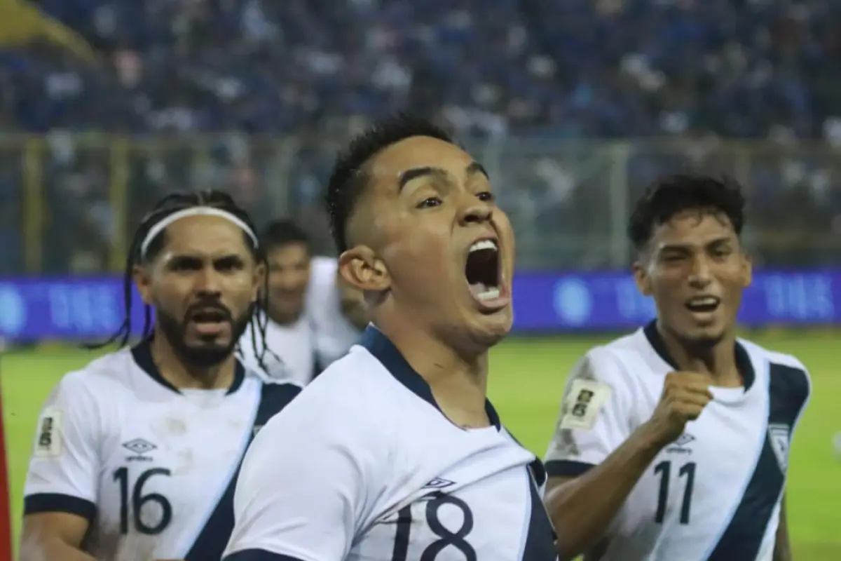 Óscar Santis le dio el triunfo a Guatemala ante El Salvador 