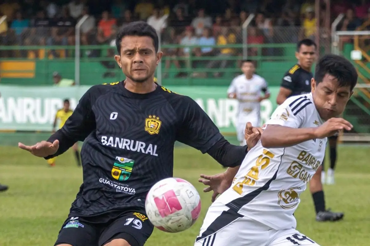 Guastatoya y Comunicaciones en partido por la fecha 14 del Apertura 2025