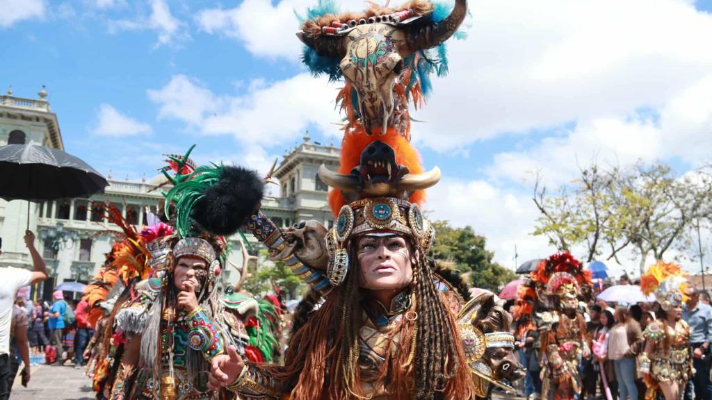 Guatemaltecos viven la experiencia del convite en la zona 1 capitalina | Álex Meoño