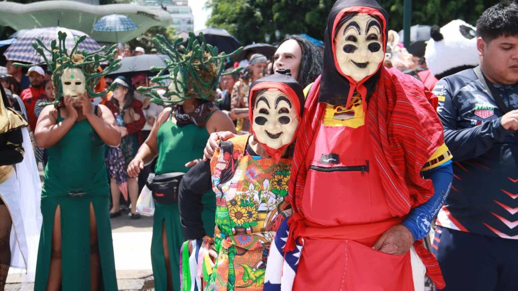 Guatemaltecos viven la experiencia del convite en la zona 1 capitalina | Álex Meoño