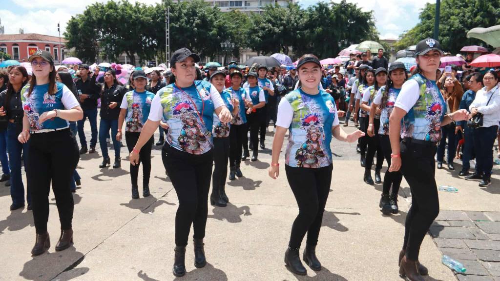 Guatemaltecos viven la experiencia del convite en la zona 1 capitalina | Álex Meoño