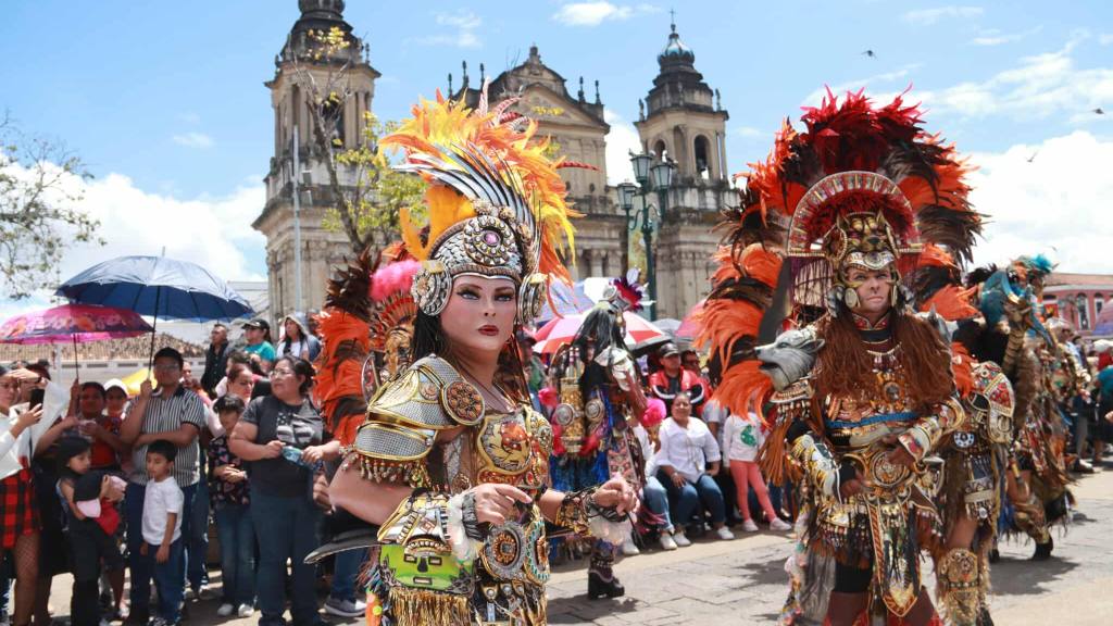 Guatemaltecos viven la experiencia del convite en la zona 1 capitalina | Álex Meoño