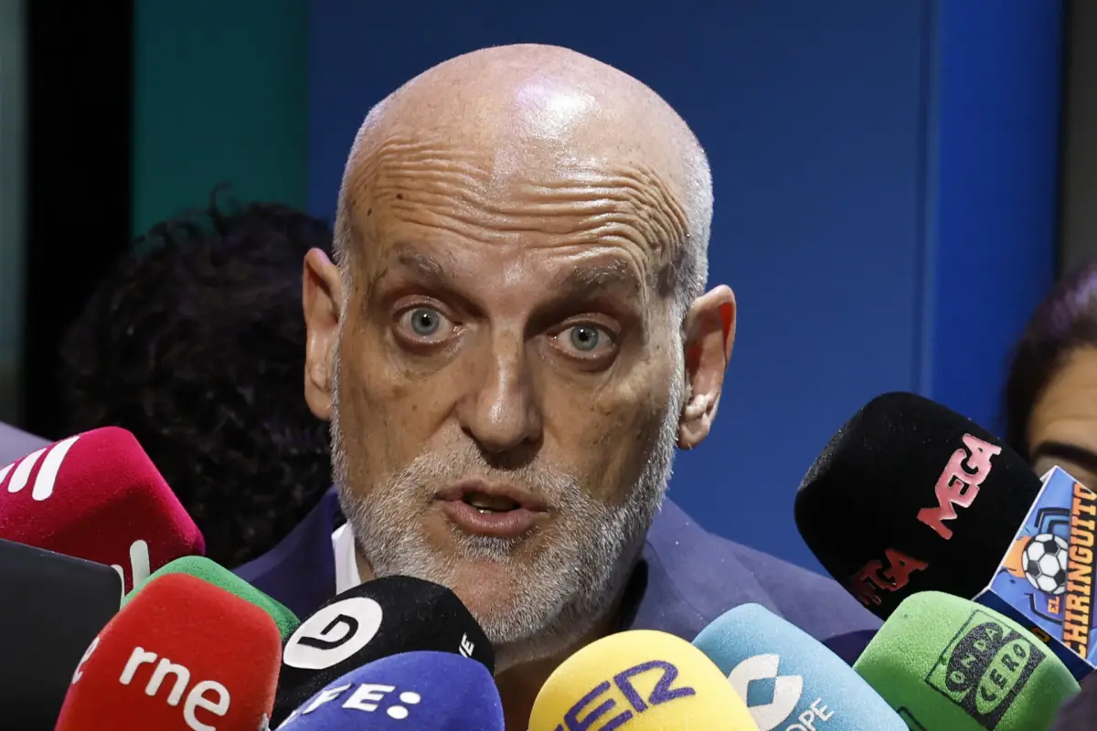 Javier Tebas, presidente de LaLiga, atiende a los medios durante la presentación del documental "El Sentido", sobre LaLiga Genuine Moeve, competición formada por equipos del colectivo de personas con discapacidad intelectual, este lunes en Madrid,  EFE/Sergio Pérez
