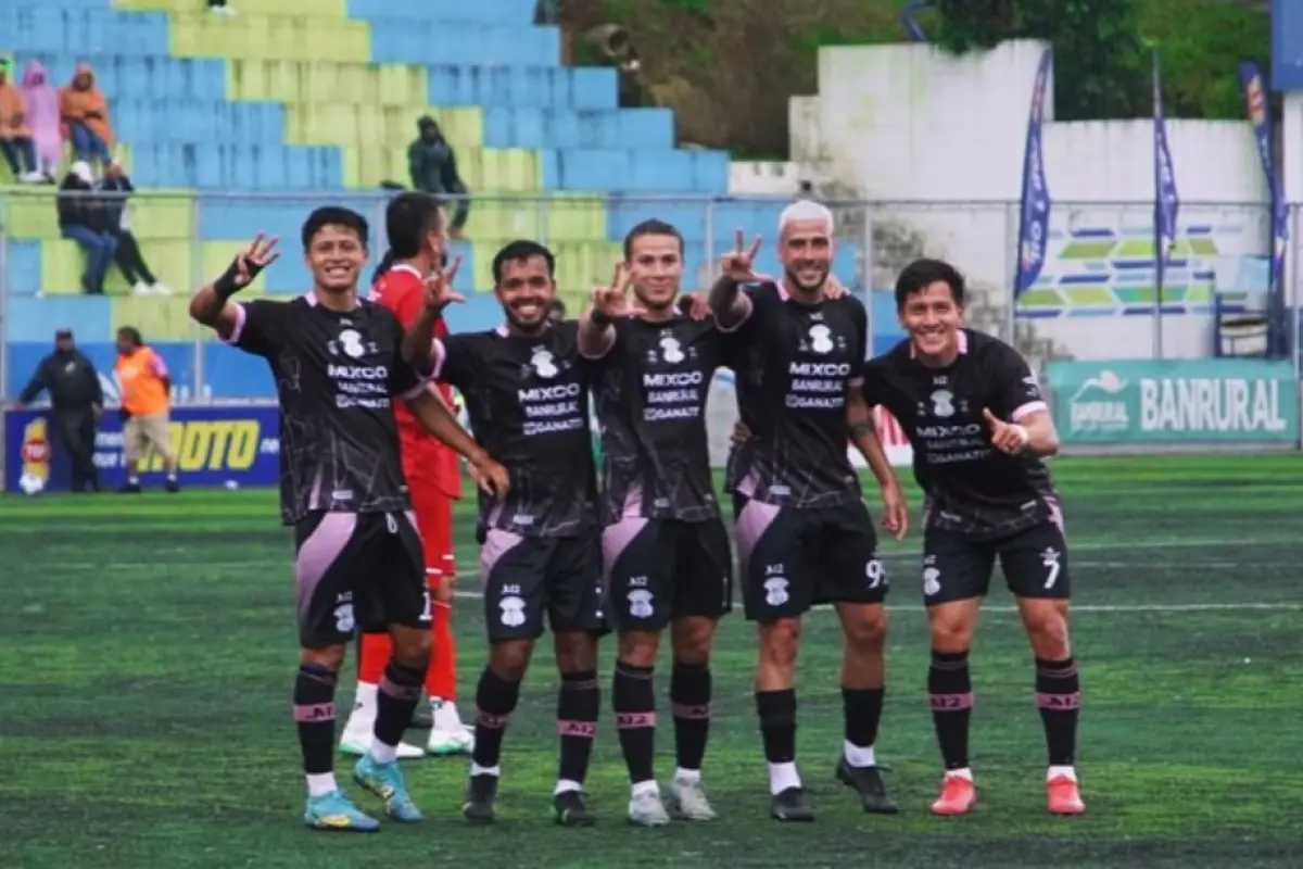 Nicolás Martínez celebrando triplete ante Malacateco 