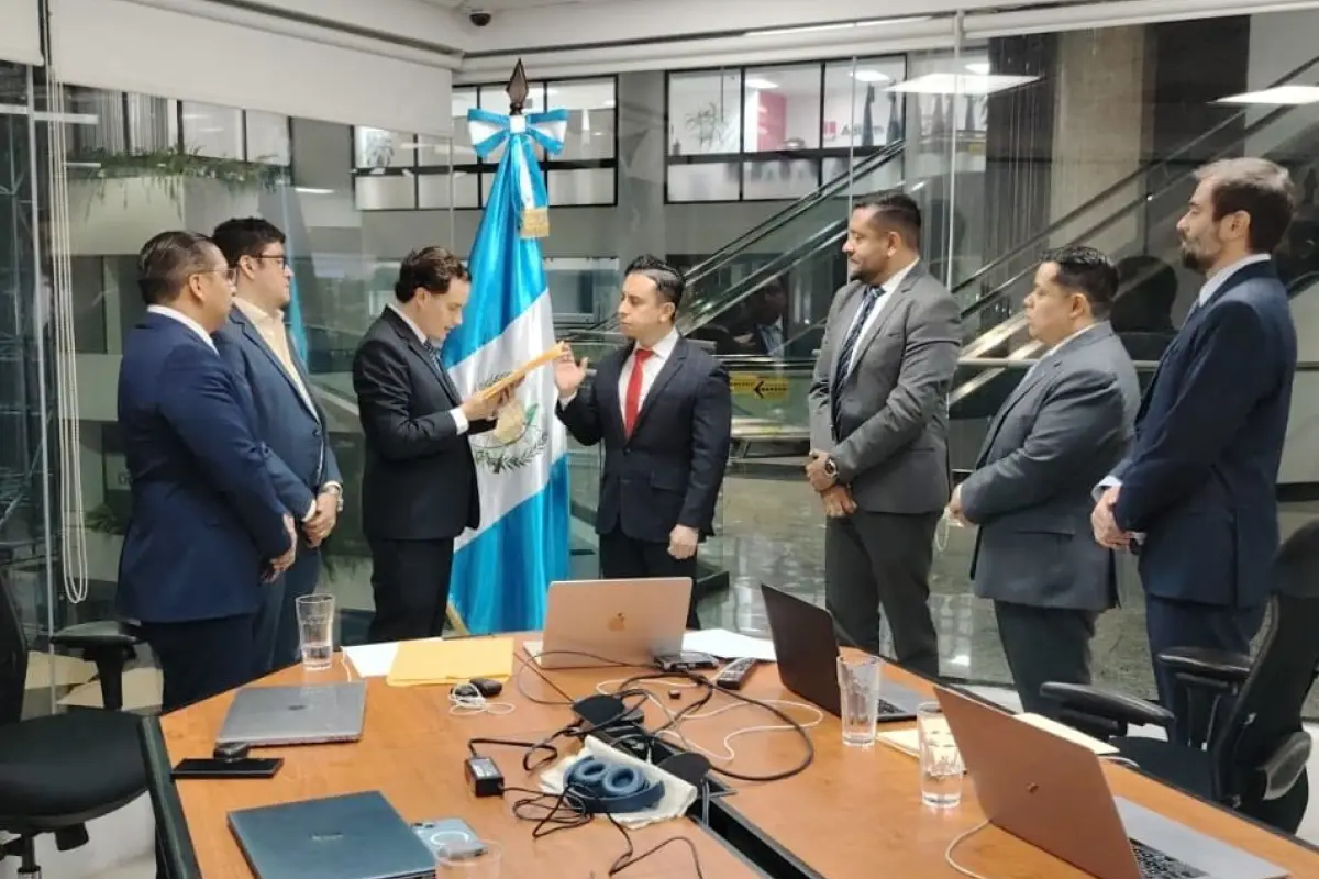 Jorge Miguel Castillo Castro fue juramentado como el primer Superintendente, Foto Guatemala Visible