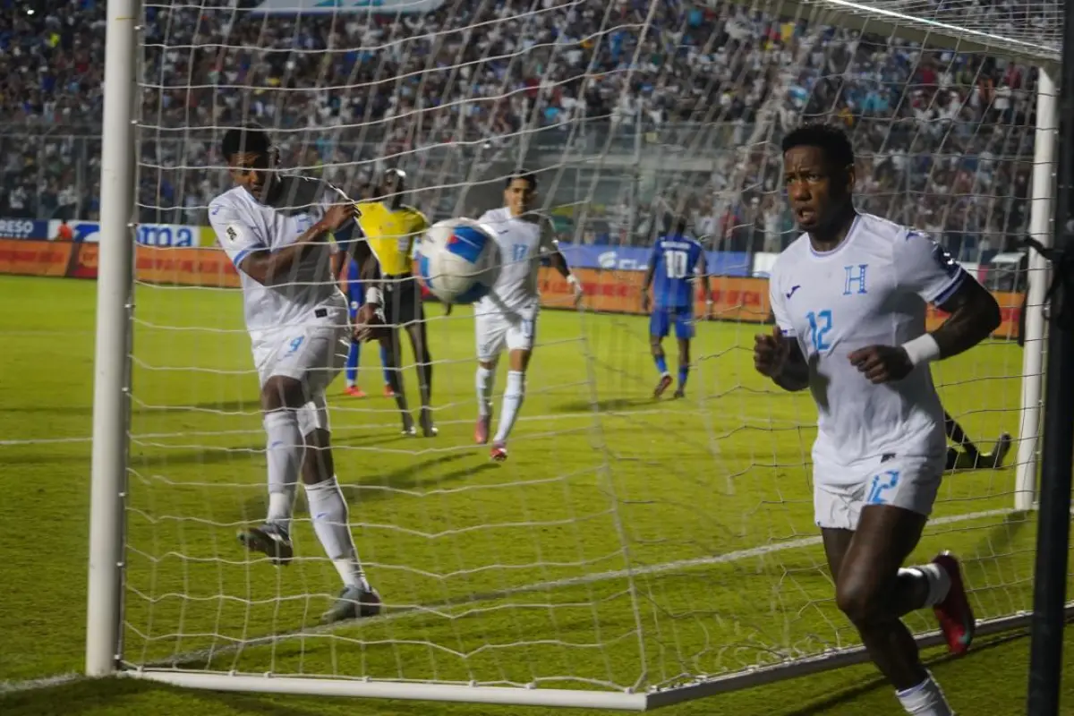 Honduras celebró esta noche en Tegucigalpa 