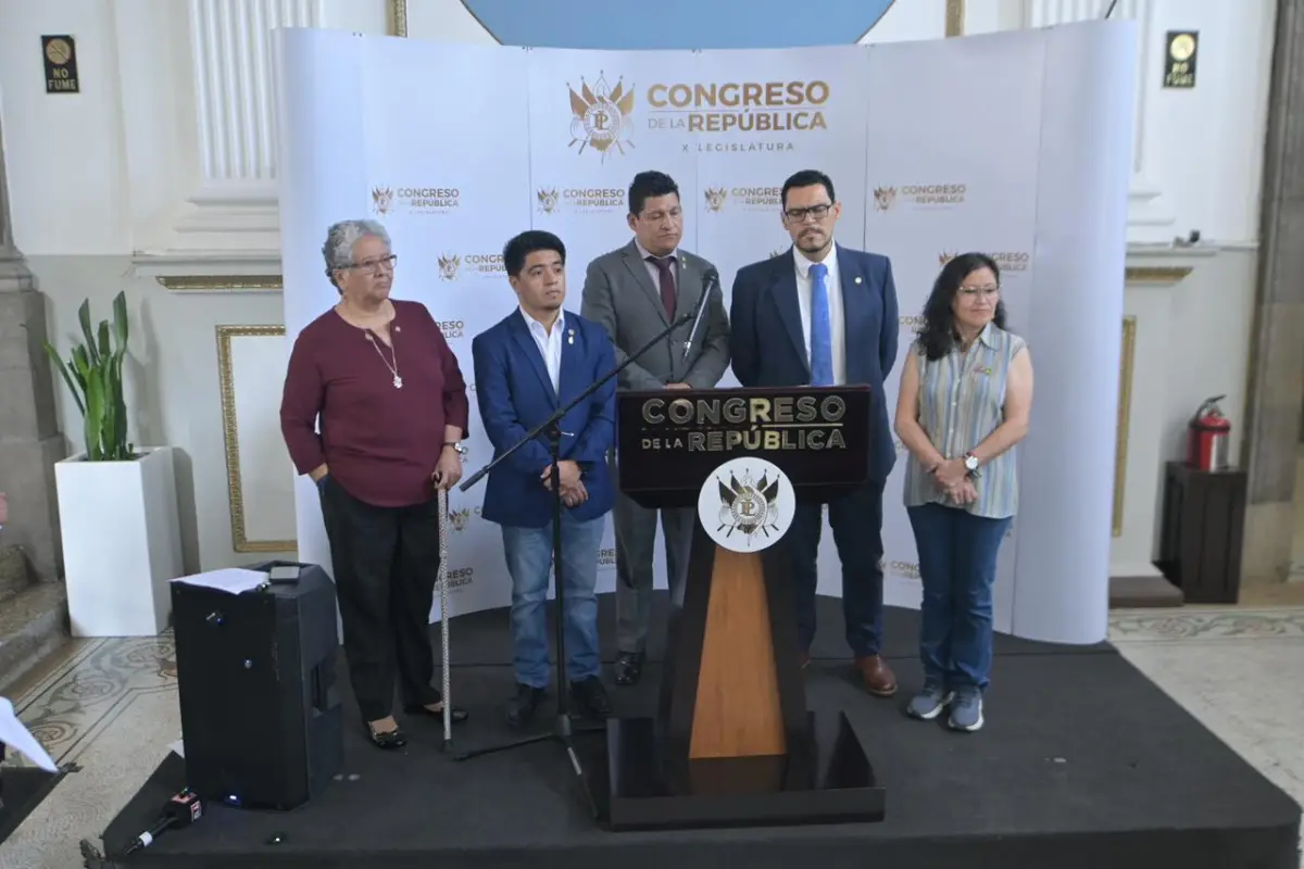 Diputados oficialistas presentaron el jueves, 9 de octubre, un amparo relacionado con el Decreto 7-2025., Omar Solís/Emisoras Unidas