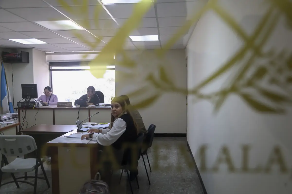 La denunciante, Silvia Patricia Townsonn, asiste a una audiencia este viernes., Foto EFE/ Mariano Macz