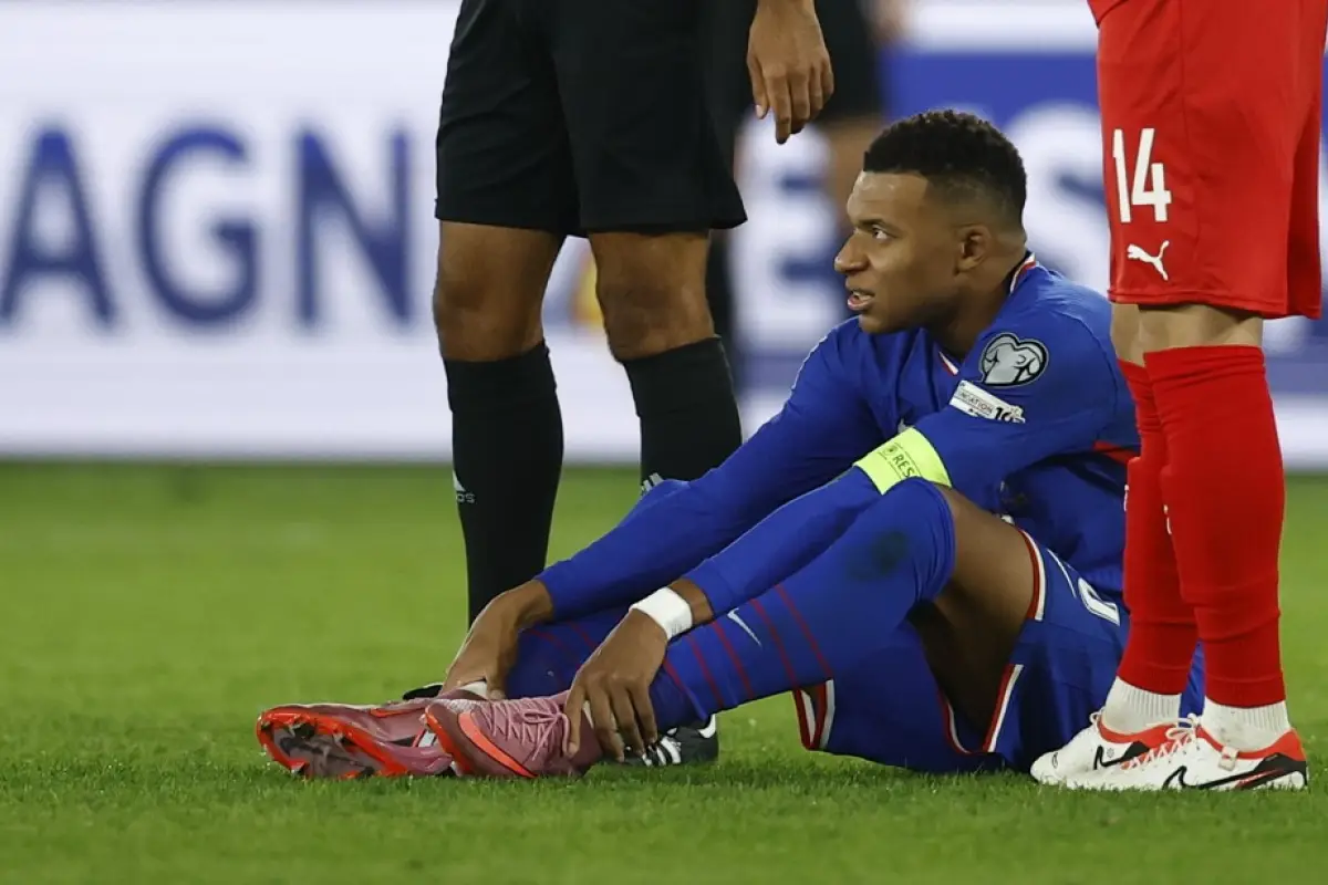 Kylian Mbappé sufrió problemas en su tobillo y debió abandonar concentración de Francia 