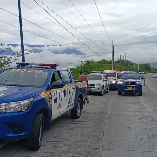 El carro cayó a una hondonada de la ruta al Atlántico.  ,Redes sociales.