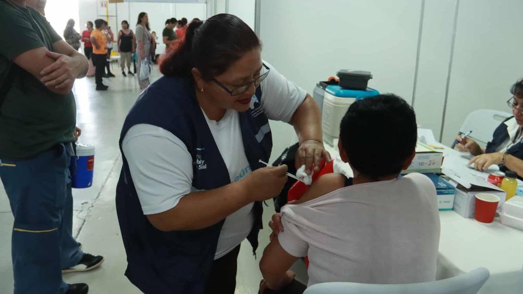 Ofrecen servicios de salud gratis en Parque de la Industria | Álex Meoño