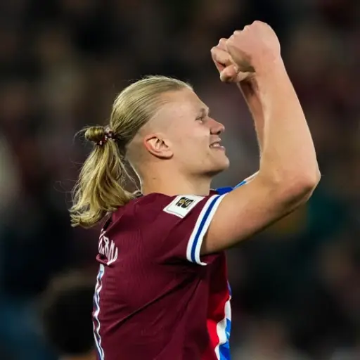 Erling Haaland hace triplete ante Israel 