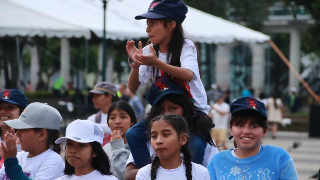 Niñas piden por sus derechos en la Plaza de la Constitución | Álex Meoño